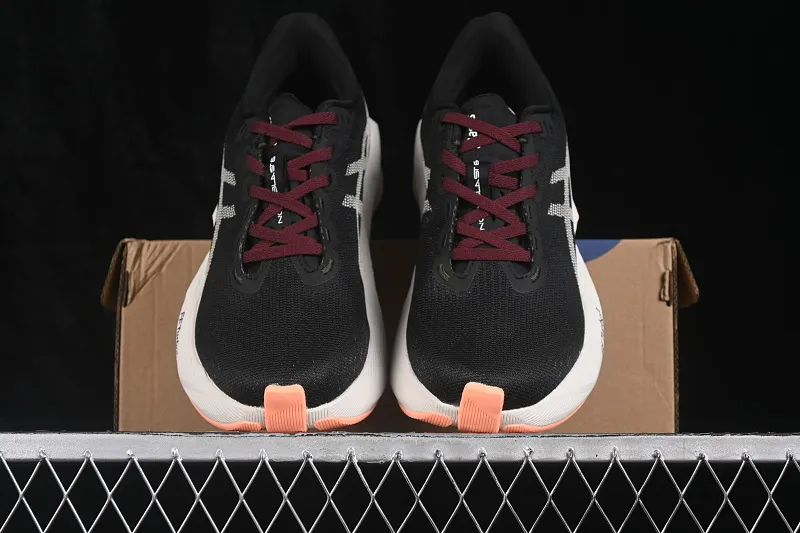 All categories Asics Asics series Asics Novablast 6 Asics Novablast 6 Asics retro breathable casual shoes cushioning men's wear-resistant running shoes 1011C243-001